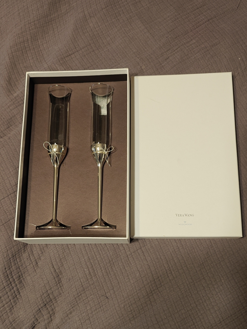 Vera Wang Silver Champagne Flutes with Bow Accent (Set of 2)